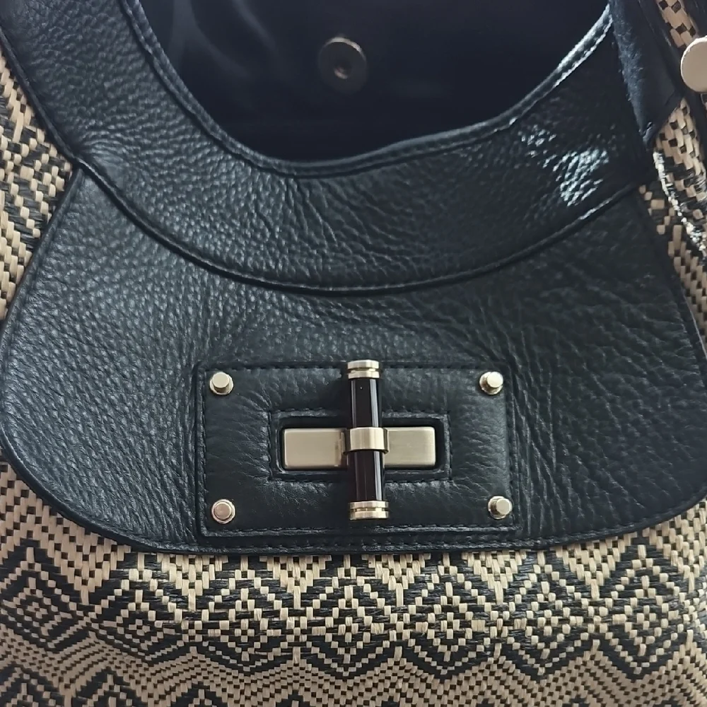 Banana Republ8c Black and Tan Geometric Patterned Women's Clutch Purse - Picture 3 of 6